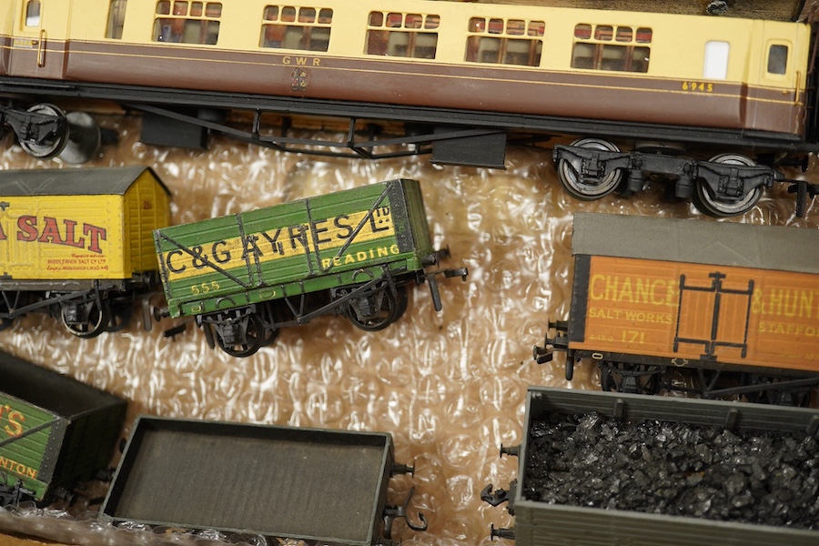 Twenty-two 00 gauge model railway items by Hornby Dublo, etc. including five locomotives; an LMS Duchess of Atholl, a BR Standard Class 4, 80054, a kit-built GWR Class 57xx, 8729, a GWR Castle Class, Bristol Castle, an S